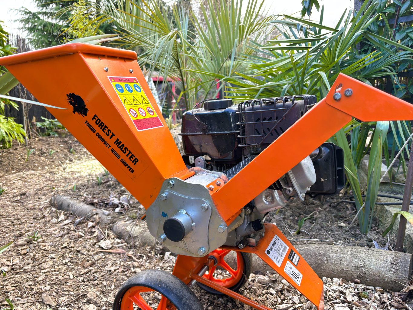 Forest Master FM6DD Compact 6HP Petrol Wood Chipper REVIEW 2 chip