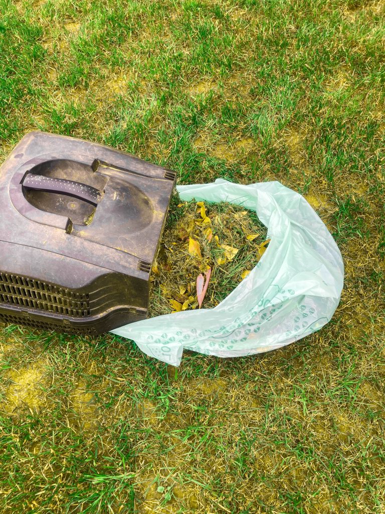 SEEP LAUNCHES NEW 100% COMPOSTABLE GARDEN WASTE BAGS 1 Garden waste bag Seep 2