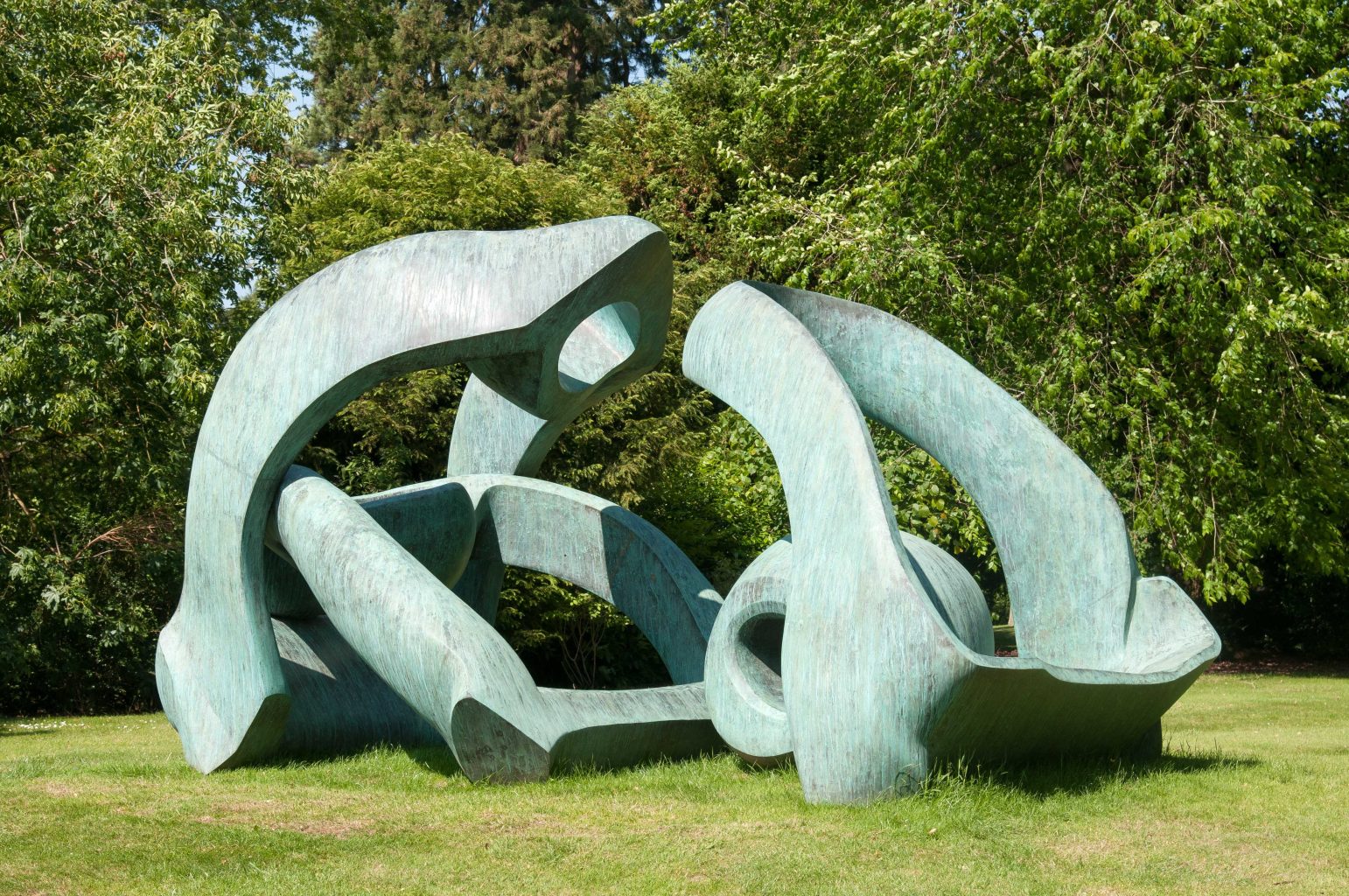 2026 at Kew Gardens and Wakehurst: monumental artworks and horticultural showstoppers 3 Hill Arches 1973. Photo Henry Moore Archive